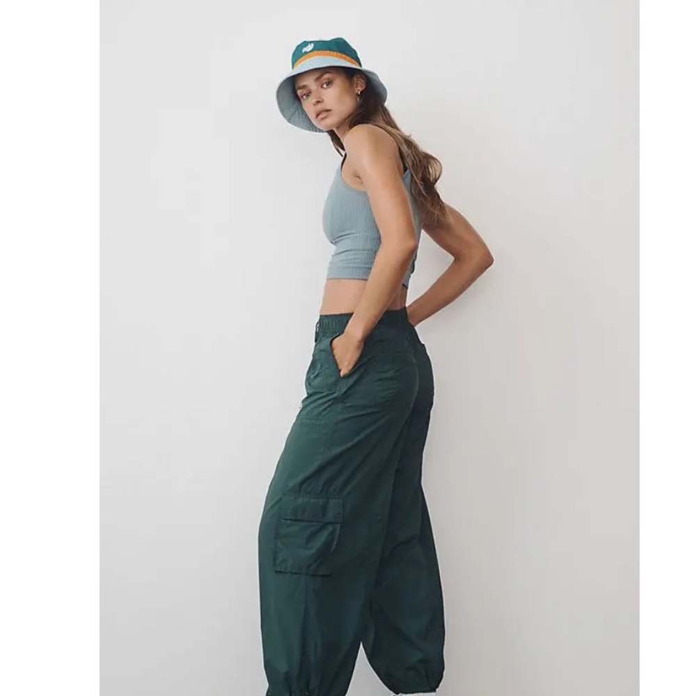 Base Jump Parachute Pants
GOLA/ Anthropologie 
NWOT
COLOR - Hunter Green - Picture 5 of 11